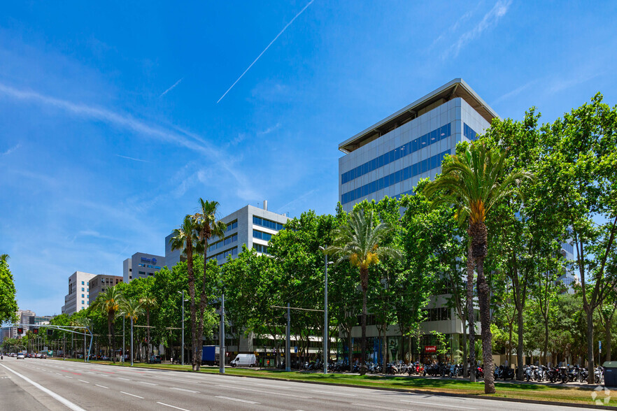 Avinguda Diagonal, 605, Barcelone, Barcelona à louer - Photo de l’immeuble – Image 3 sur 5