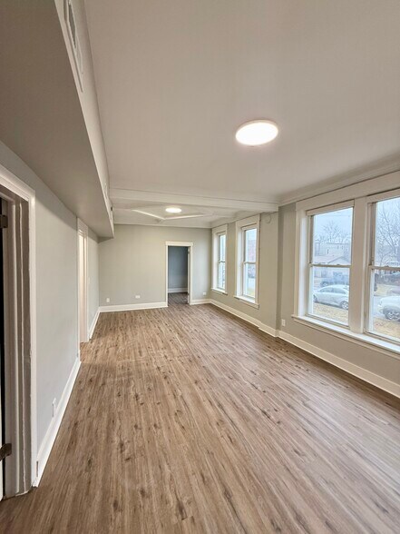 201 N Laramie Ave, Chicago, IL à vendre - Photo de l’immeuble – Image 3 sur 9