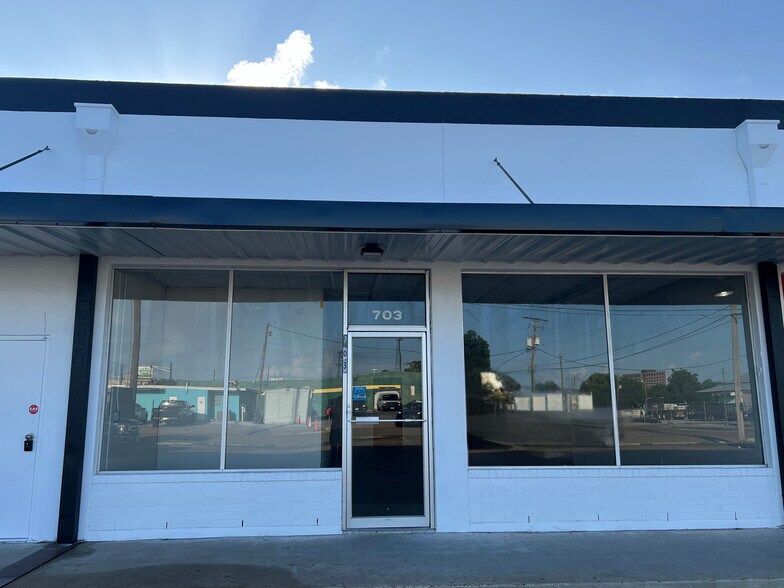 701 E Rio Grande St, Victoria, TX à louer - Photo de l’immeuble – Image 2 sur 10