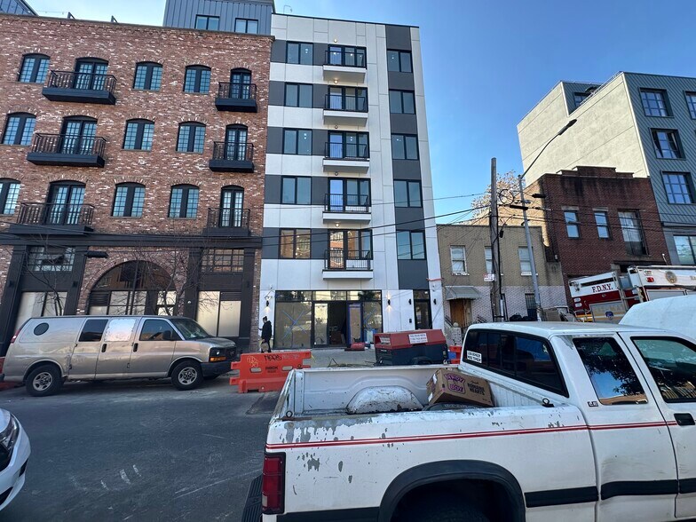 285 Metropolitan Ave, Brooklyn, NY à louer - Photo de l’immeuble – Image 3 sur 10