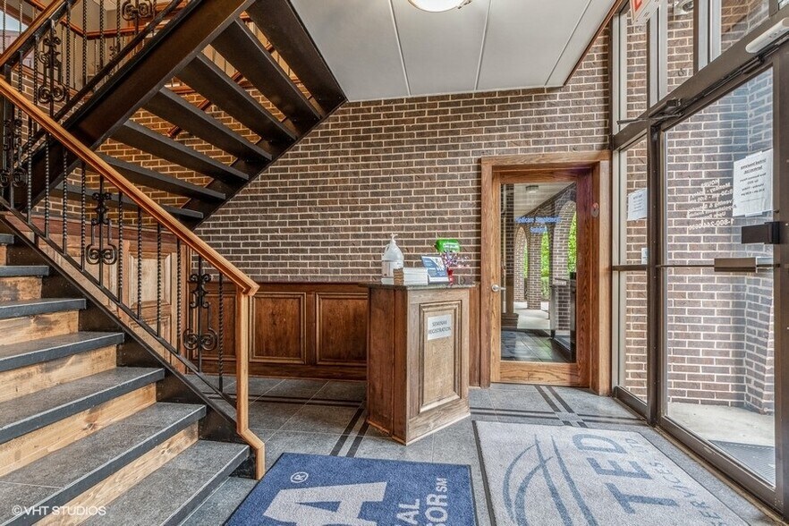 6500 W College Dr, Palos Heights, IL à vendre - Photo de l’immeuble – Image 2 sur 29