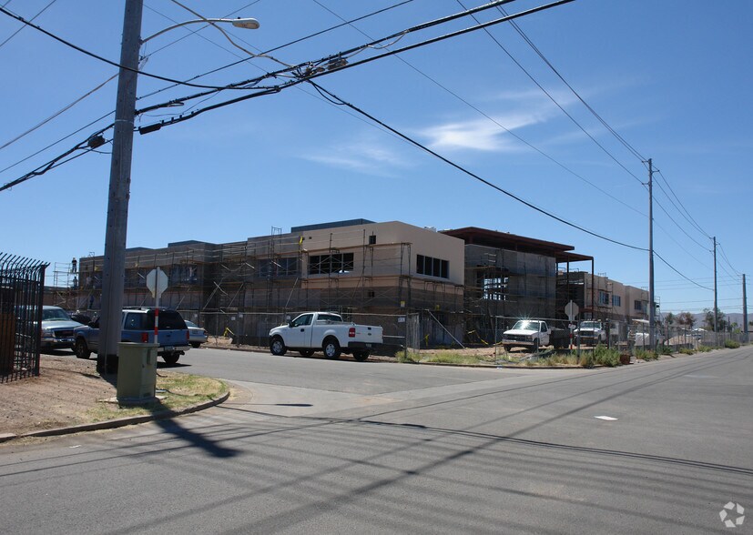 1008 E Buckeye Rd, Phoenix, AZ à louer - Photo de l’immeuble – Image 3 sur 13