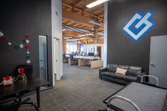 2130-2220 Livingston St, Oakland, CA à louer Photo intérieure– Image 1 sur 27