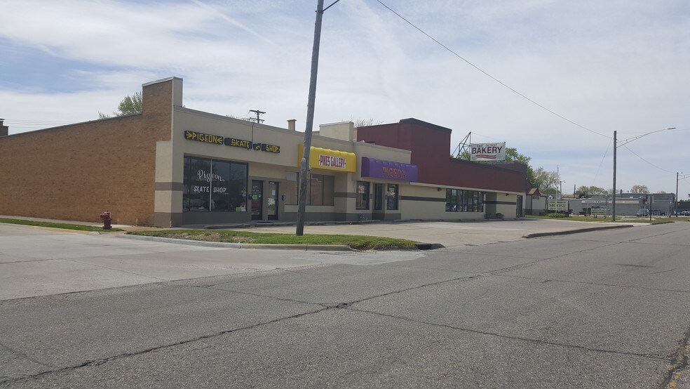 17534 E Nine Mile, Eastpointe, MI à louer - Photo de l’immeuble – Image 3 sur 8