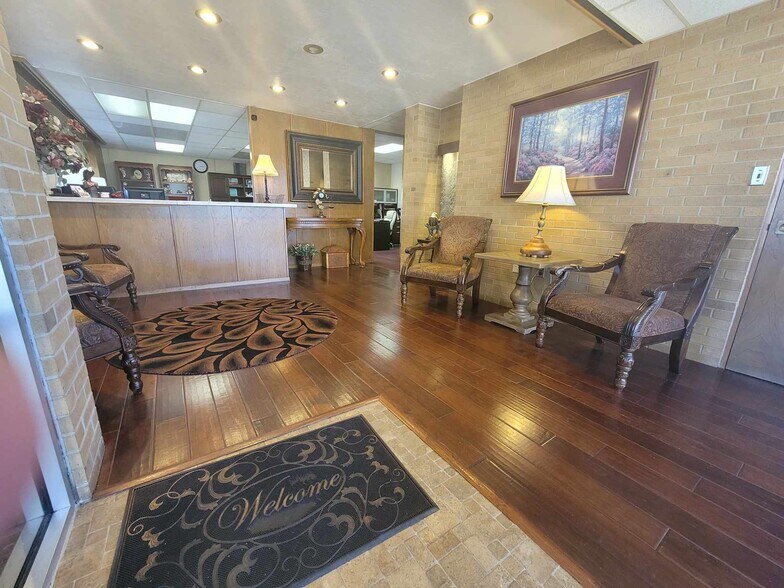 104 E Eufaula St, Norman, OK à louer - Hall d’entrée – Image 2 sur 3