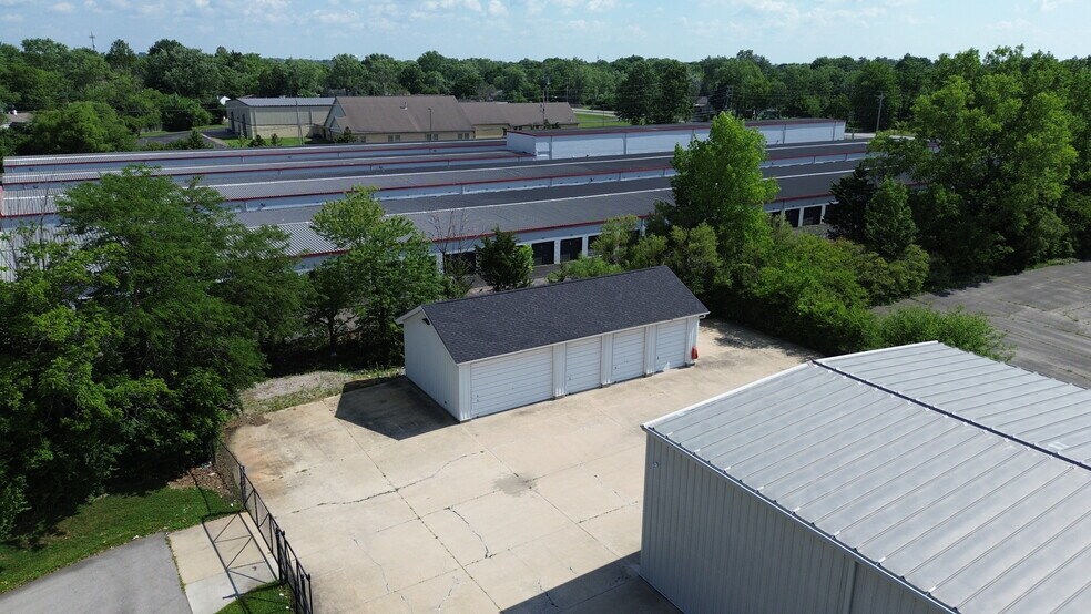 8846 E 33rd St, Indianapolis, IN à louer - Photo de l’immeuble – Image 3 sur 6