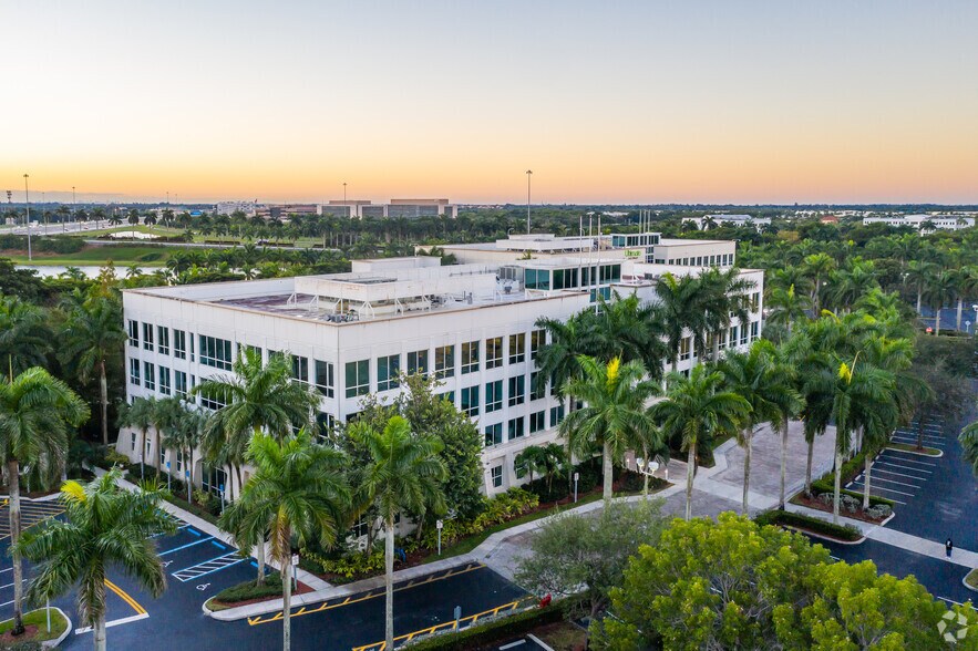 2200 N commerce Pky, Weston, FL à louer - Photo de l’immeuble – Image 1 sur 7
