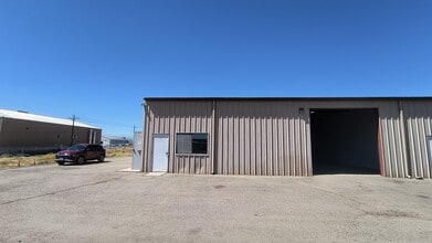 77 Laxalt Dr, Mound House, NV à louer Photo de l’immeuble– Image 1 sur 8