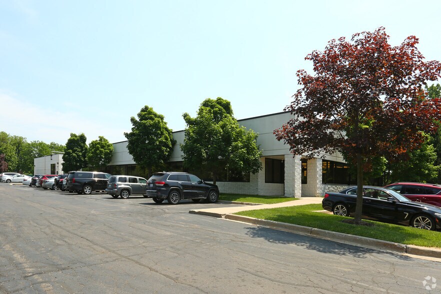 935 Technology Dr, Ann Arbor, MI à louer - Photo de l’immeuble – Image 3 sur 7