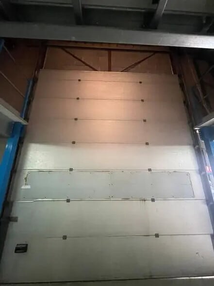 Local d’activités dans Ivry-sur-Seine à louer - Photo de l’immeuble – Image 2 sur 7