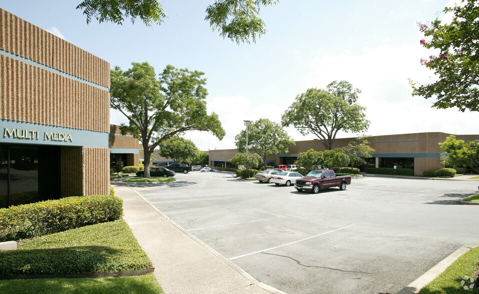 400 E Ramsey Rd, San Antonio, TX à louer - Photo de l’immeuble – Image 3 sur 14