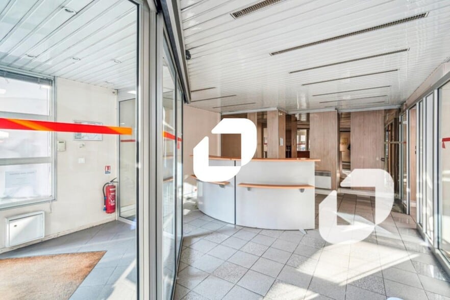 Bureau dans Ivry-sur-Seine à vendre - Hall d’entrée – Image 2 sur 9