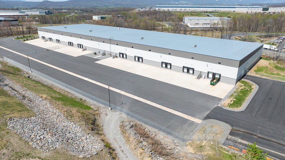 525 Research, Pittston Township, PA à louer - Photo de l’immeuble – Image 2 sur 6