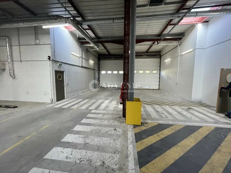 Local d’activités dans Neuilly-sur-Marne à louer - Photo de l’immeuble – Image 3 sur 9