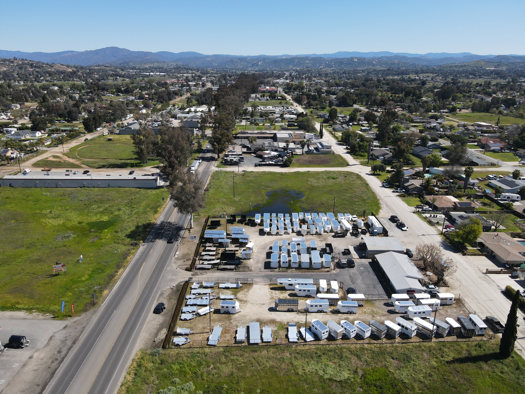 2430 Main St, Ramona, CA à louer Photo de l’immeuble– Image 1 sur 13