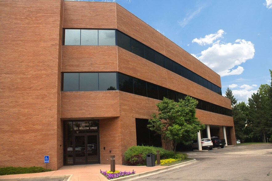 5950 S Willow Dr, Greenwood Village, CO à louer - Photo de l’immeuble – Image 2 sur 2