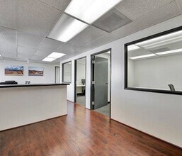 8949 Complex Dr, San Diego, CA à louer Photo intérieure– Image 2 sur 9