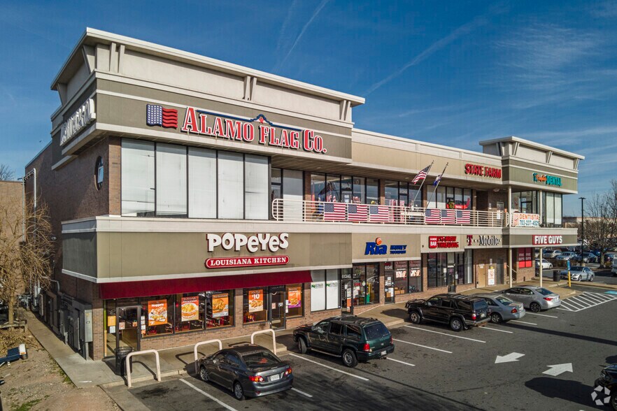 6100-6138 Arlington Blvd, Falls Church, VA à louer - Photo de l’immeuble – Image 2 sur 3