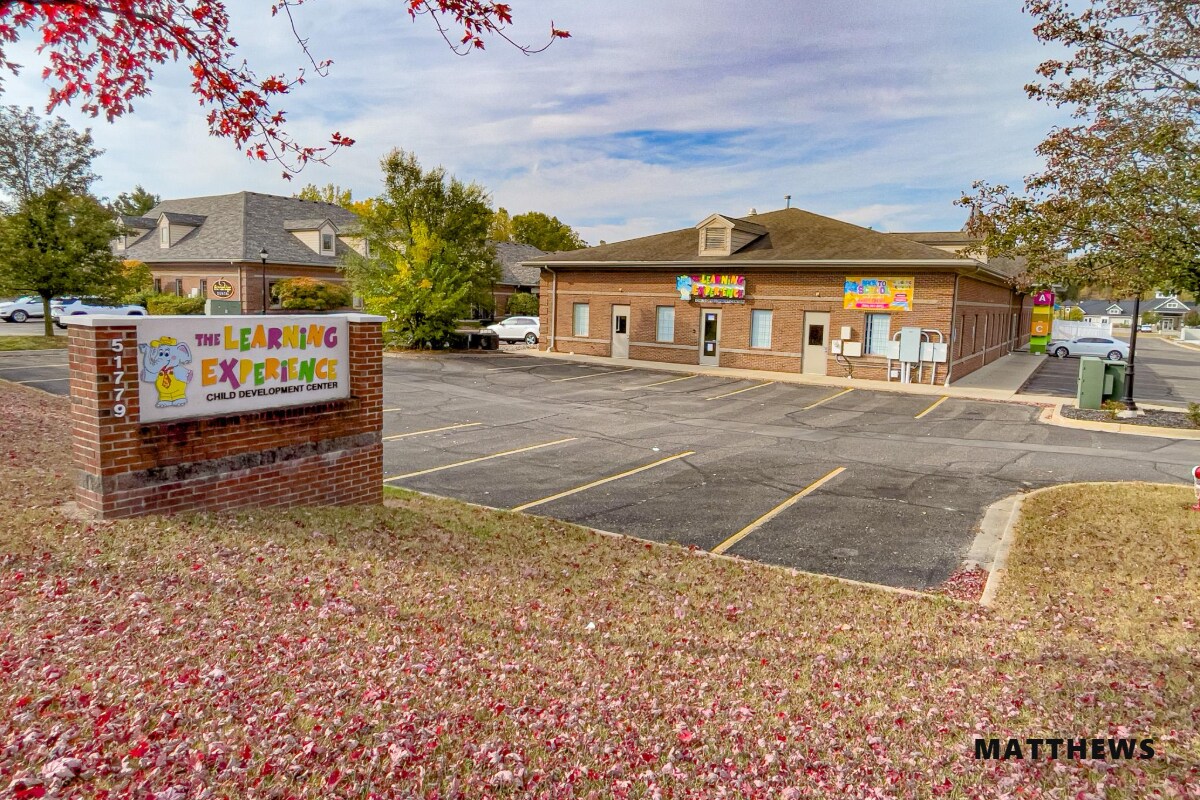 51779 Van Dyke Ave, Shelby Township, MI à vendre Photo de l’immeuble– Image 1 sur 4