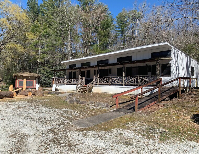 16716 Rosman Hwy, Lake Toxaway, NC à louer - Photo de l’immeuble – Image 1 sur 7
