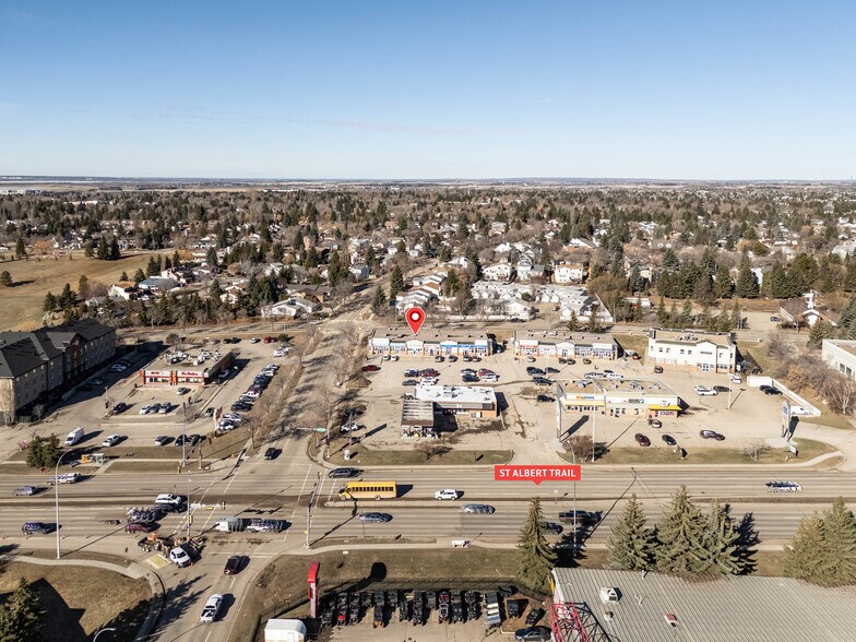 506 St Albert Trl, St. Albert, AB à louer - Photo de l’immeuble – Image 2 sur 9