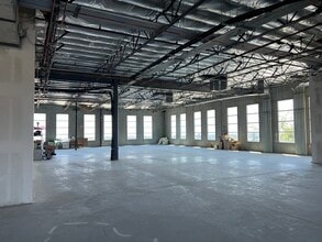 17051 Sierra Lakes Pky, Fontana, CA à louer Photo intérieure– Image 1 sur 3