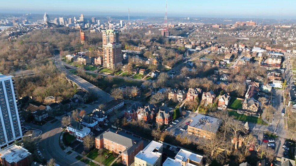 2211 Park Ave, Cincinnati, OH à vendre - Vidéo sur l’annonce professionnelle – Image 2 sur 9