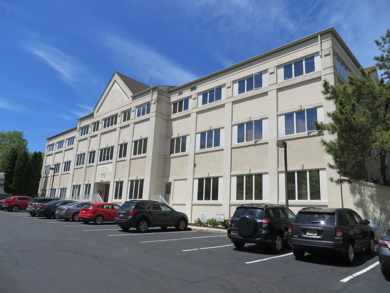775 Mountain Blvd, Watchung, NJ à louer - Photo de l’immeuble – Image 2 sur 24