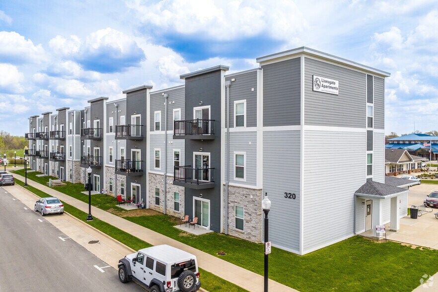 320 W 3rd St N, Newton, IA à vendre - Photo de l’immeuble – Image 2 sur 6