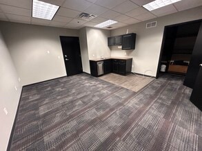 4595 Broadmoor Ave SE, Grand Rapids, MI à louer Photo intérieure– Image 2 sur 5