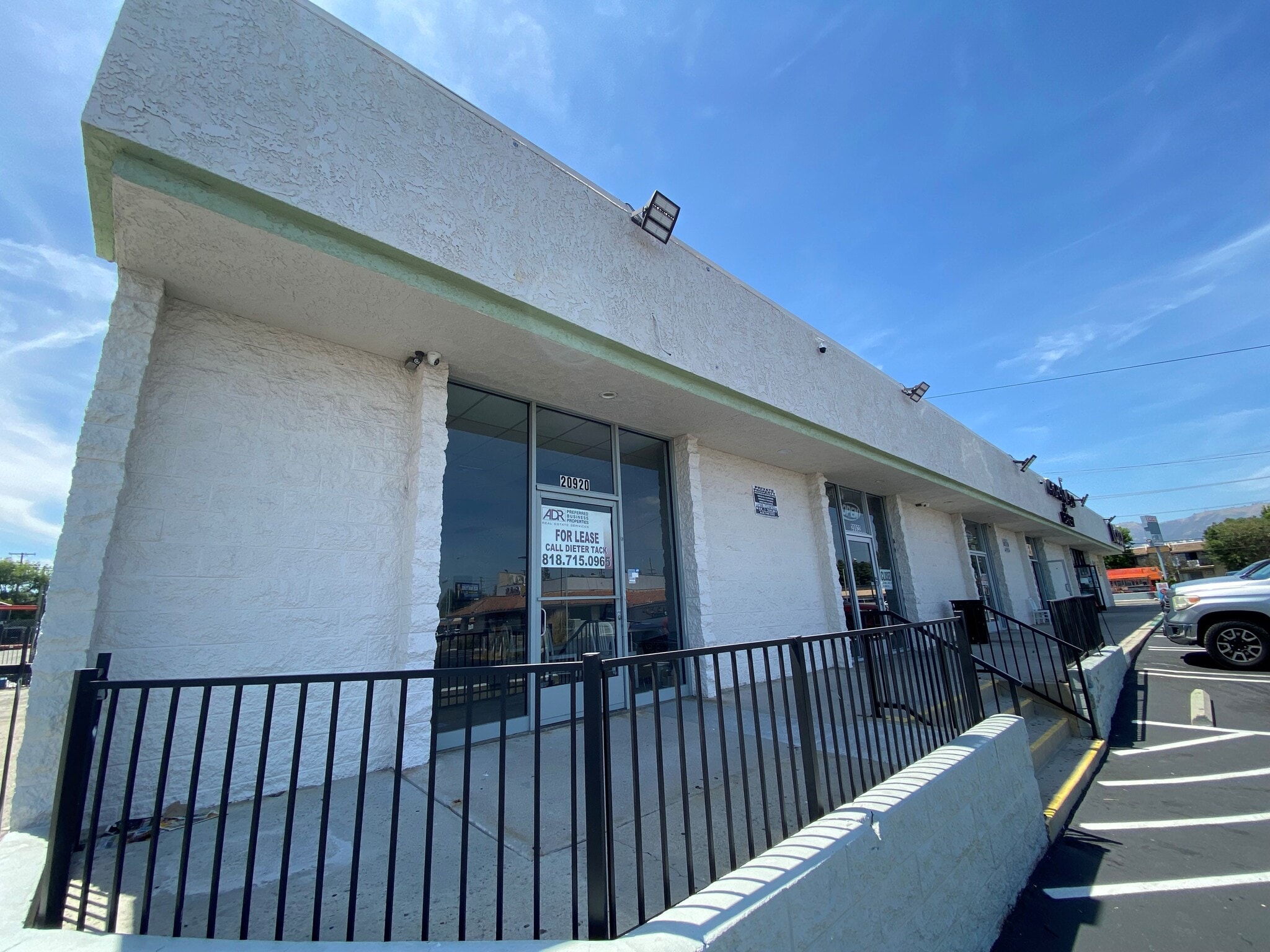 20920-20930 Lassen St, Chatsworth, CA à louer Photo de l’immeuble– Image 1 sur 2