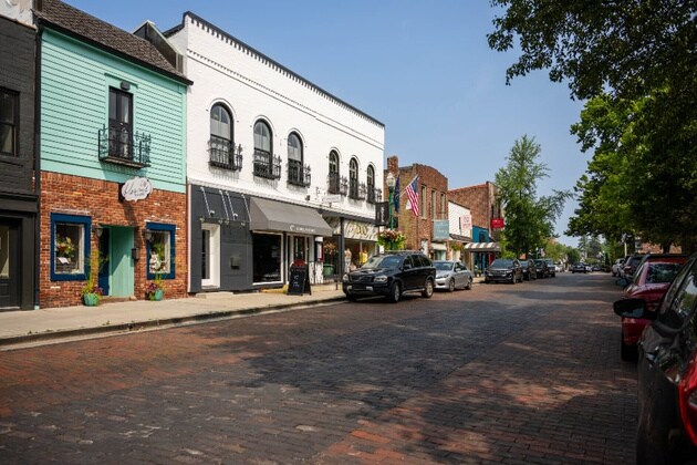 176 S Main St, Zionsville, IN à vendre - Photo de l’immeuble – Image 2 sur 8