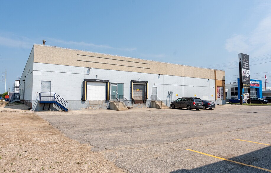 1170 St James St, Winnipeg, MB à louer - Photo de l’immeuble – Image 3 sur 6