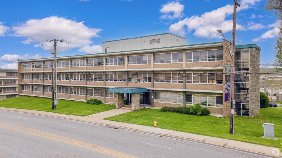 7710 Reading Rd, Cincinnati, OH à louer - Photo de l’immeuble – Image 3 sur 3