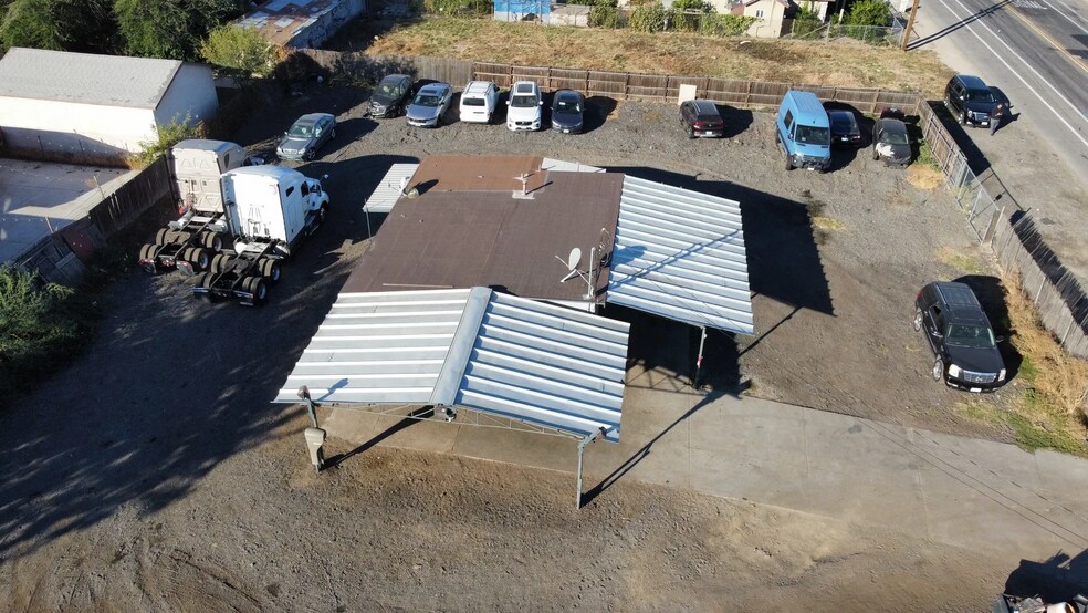 24229 5th St, San Bernardino, CA à vendre - Photo de l’immeuble – Image 3 sur 17