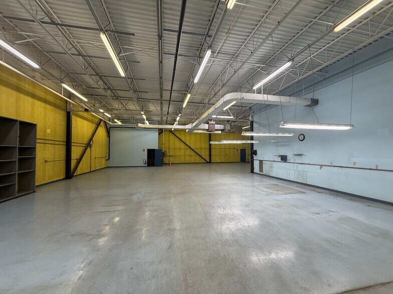 4 Cabot Rd, Hudson, MA à louer - Photo de l’immeuble – Image 3 sur 6