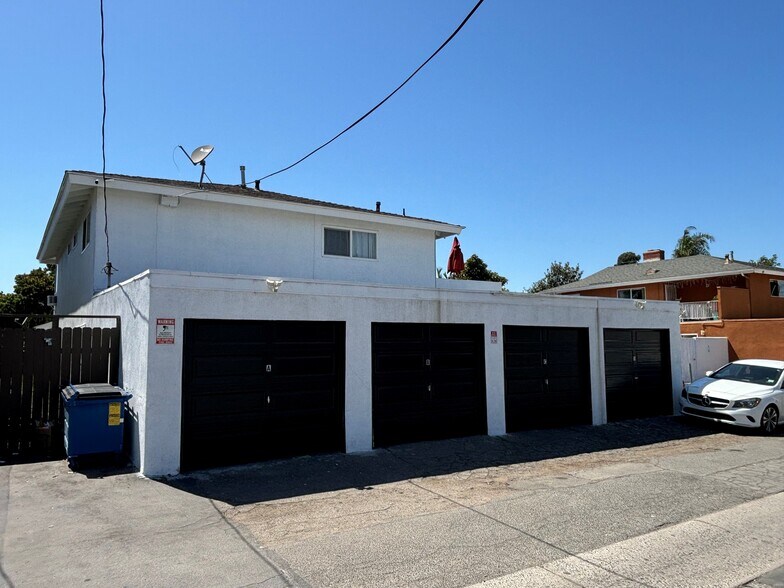17082 Emerald Ln, Huntington Beach, CA à vendre - Photo de l’immeuble – Image 3 sur 6