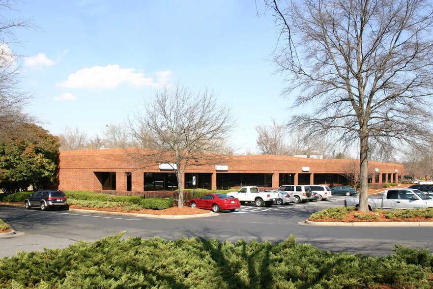 9600 Southern Pine Blvd, Charlotte, NC à louer - Photo de l’immeuble – Image 2 sur 4