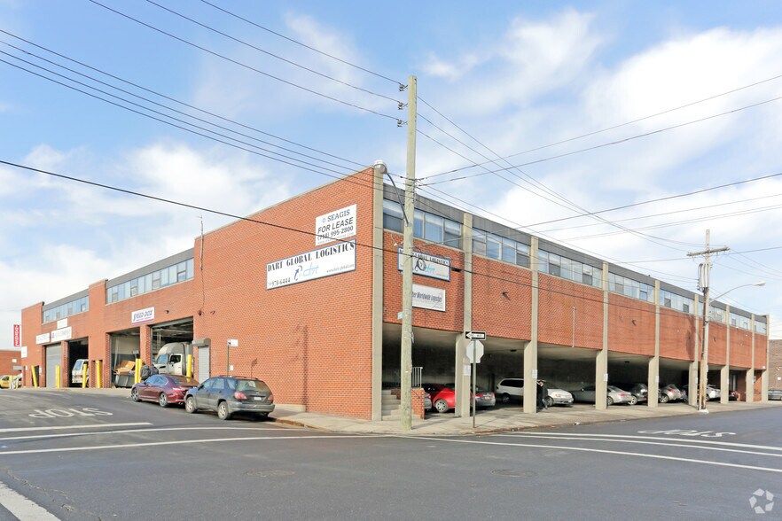 167-55 148th Ave, Jamaica, NY à louer - Photo de l’immeuble – Image 1 sur 11