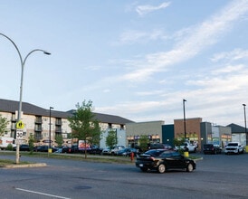 355 Loutit Rd, Fort McMurray, AB à louer Photo de l’immeuble– Image 2 sur 3