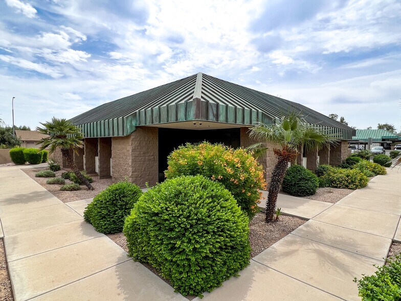 908 W Chandler Blvd, Chandler, AZ à louer - Photo de l’immeuble – Image 3 sur 9