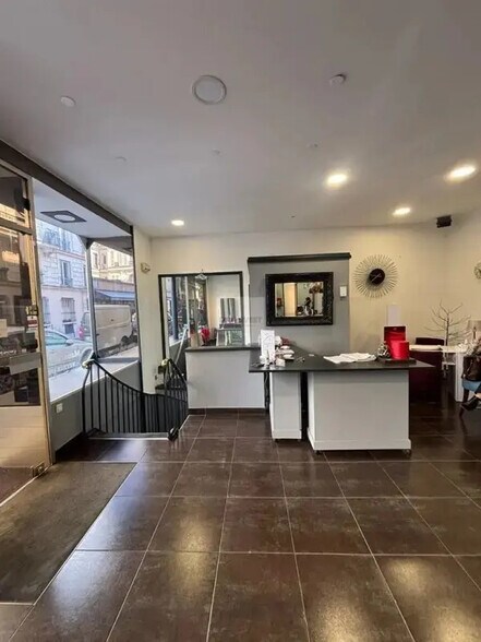 29 Rue De L'Arcade, Paris à louer - Photo de l’immeuble – Image 1 sur 9