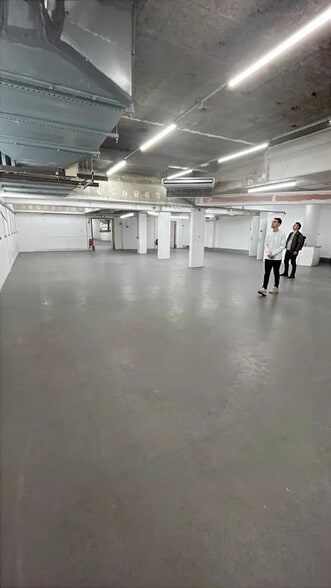 Local commercial dans Paris à louer - Photo de l’immeuble – Image 2 sur 8