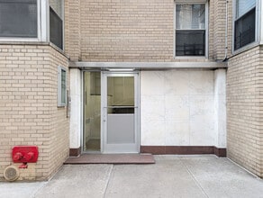 7 Lexington Ave, New York, NY à louer Photo de l’immeuble– Image 1 sur 8