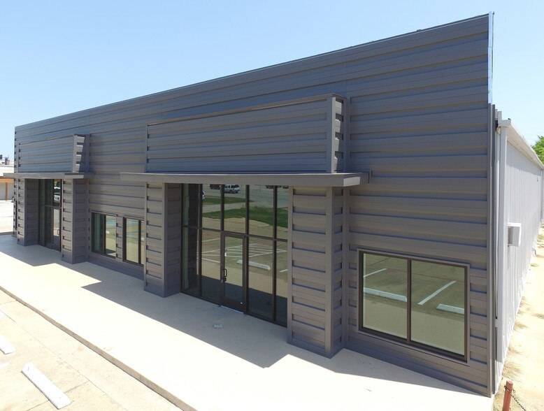 1131 Fort Worth Dr, Denton, TX à vendre - Photo de l’immeuble – Image 1 sur 21