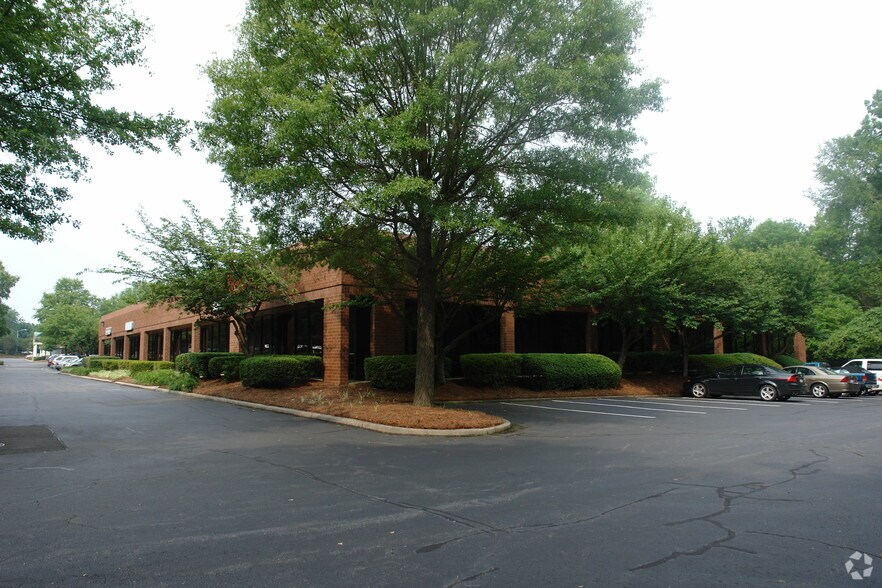 9600 Southern Pine Blvd, Charlotte, NC à louer - Photo principale – Image 1 sur 4
