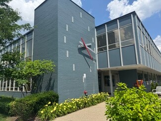 Plus de détails pour 1025 E Maple Rd, Birmingham, MI - Bureau à louer
