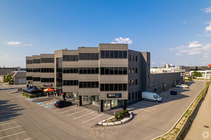 8001 Weston Rd, Vaughan, ON à louer - Photo principale – Image 1 sur 4