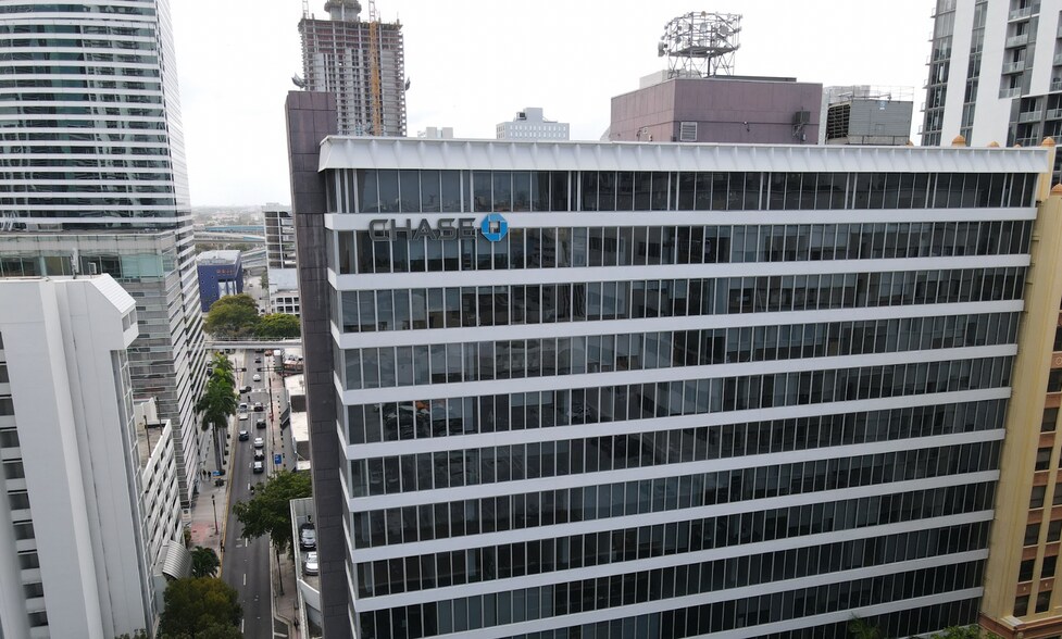 150 SE 2nd Ave, Miami, FL à louer - Photo de l’immeuble – Image 2 sur 13