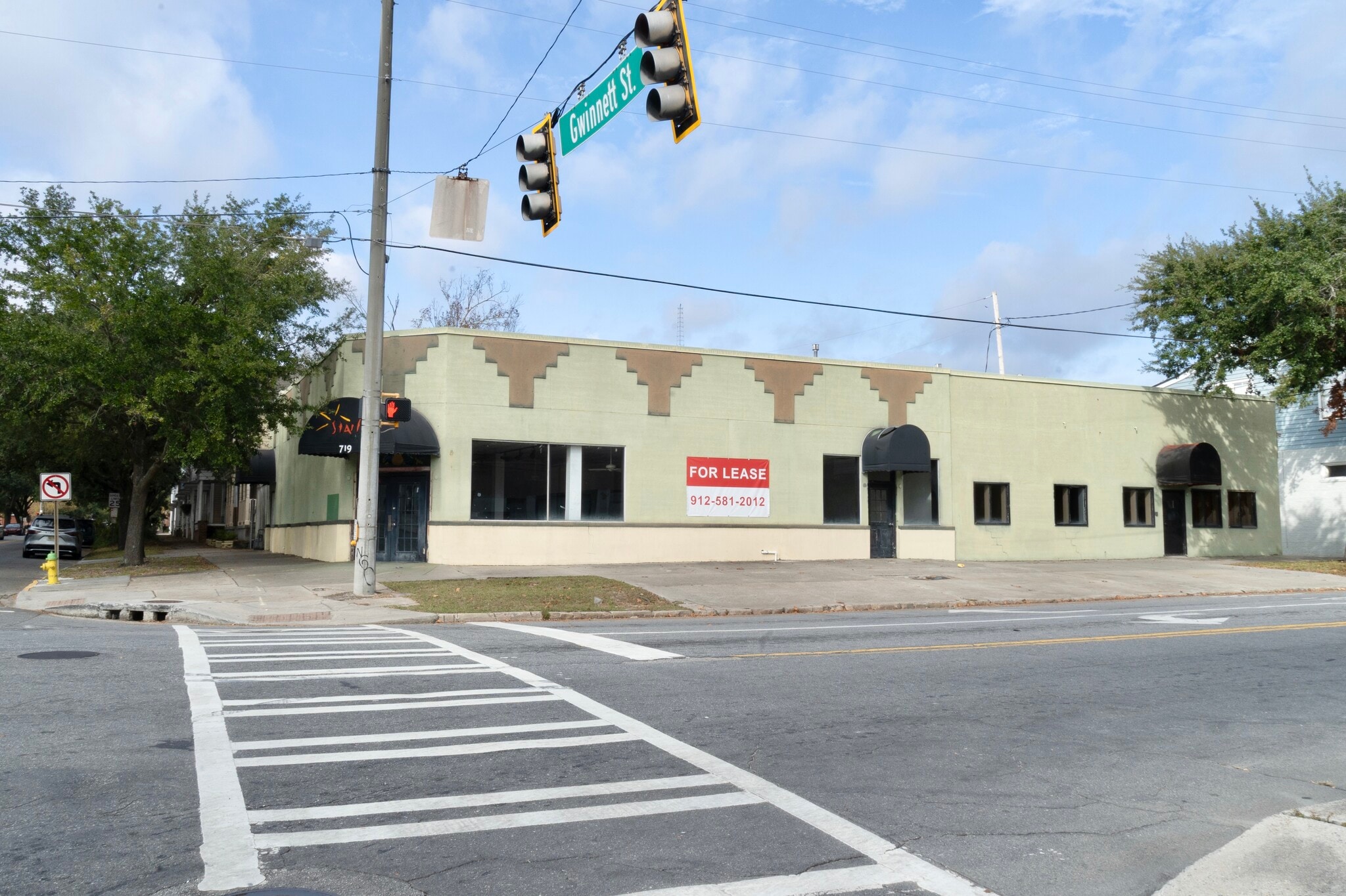 711-719 E Broad St, Savannah, GA à louer Photo de l’immeuble– Image 1 sur 8